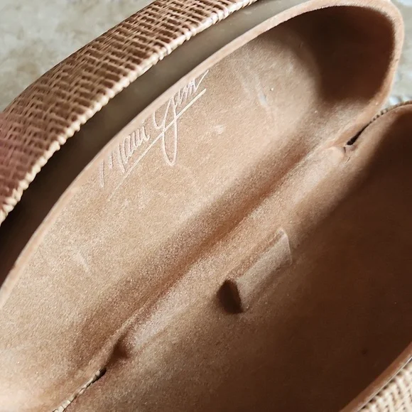 Maui Jim Tortoise Sunglasses with Blue Case - Picture 5 of 12